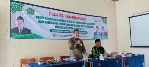 kasi penmad sedang memberikan arahan kepada pengurus